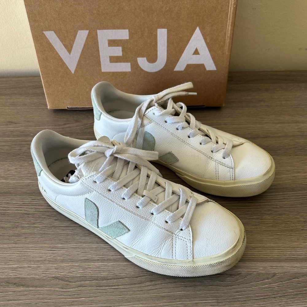 Veja Campo Chromefree
Leather White/Matcha, Sz 41
(10 US)